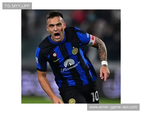 国米劳塔罗倒地铲射再入世界级进球——点亮夜空的瞬间