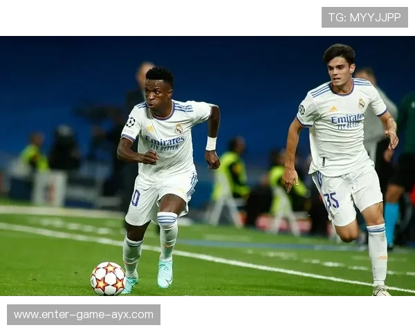 维尼修斯弧顶爆炸性一脚震撼球迷