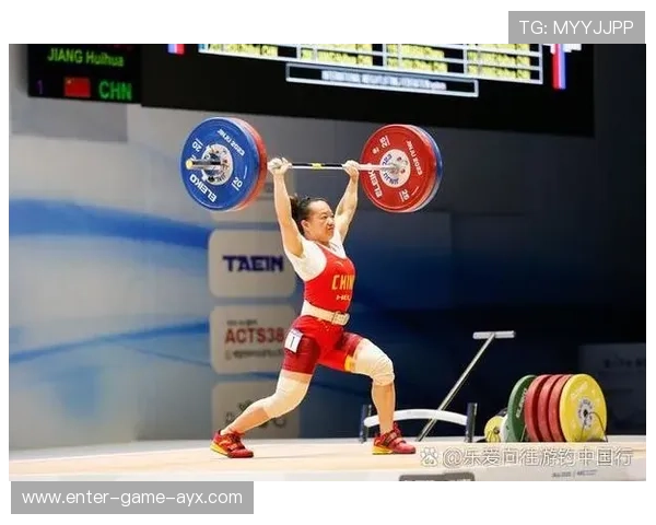 举重运动员刷新个人纪录的背后：坚韧与突破的故事