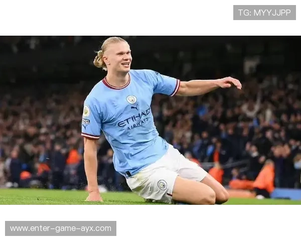 巴黎盯哈兰德式直插型前锋：解读未来足球的进攻革命