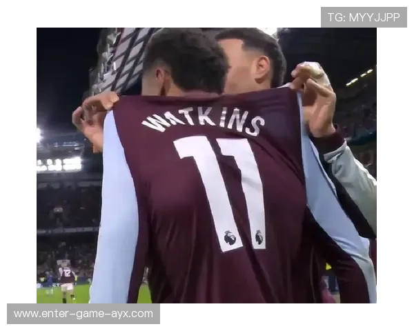 维拉沃特金斯弧顶远射：那一脚让球场静止的瞬间