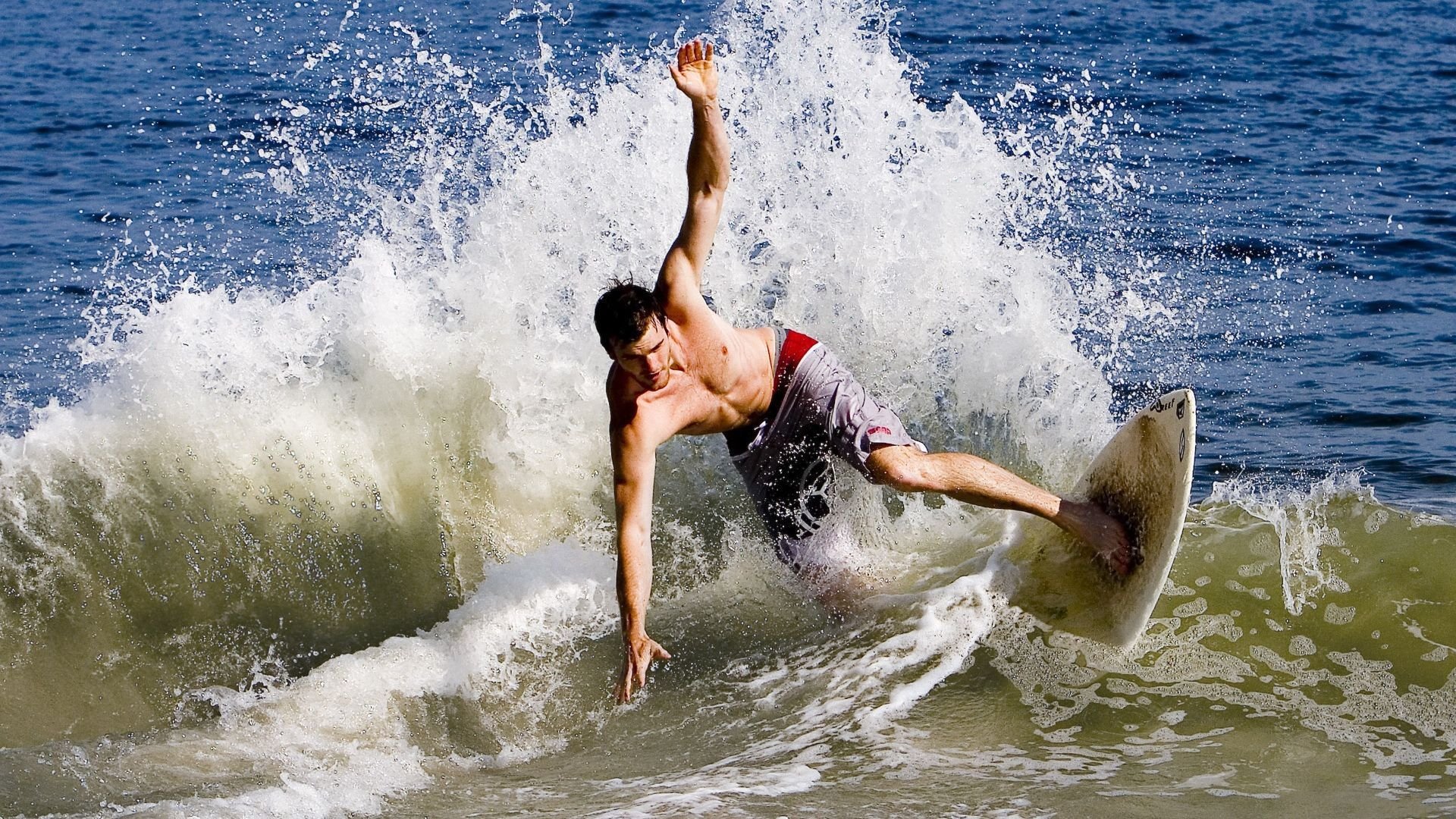 _国际铁人赛:耐力与毅力的终极考验_,国际铁人三项中包含什么运动